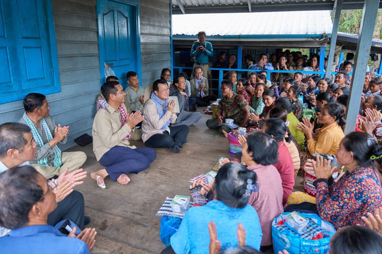 ឯកឧត្តមរដ្ឋមន្ដ្រី ឌិត ទីណា ជួបសំណេះសំណាល និង ស្តាប់សំណូមពរ​បងប្អូន​​ប្រជានេសាទនៅឃុំកំពង់ភ្លុក