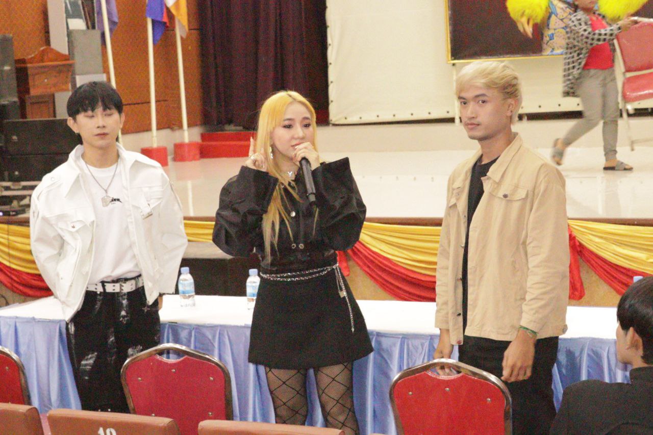 បេក្ខជន បេក្ខនារី យ៉ាងច្រើនកុះករ បានបង្ហាញសមត្ថភាពខ្លួន ក្នុងកម្មវិធីប្រឡងចម្រៀងសិល្បៈចម្រុះ