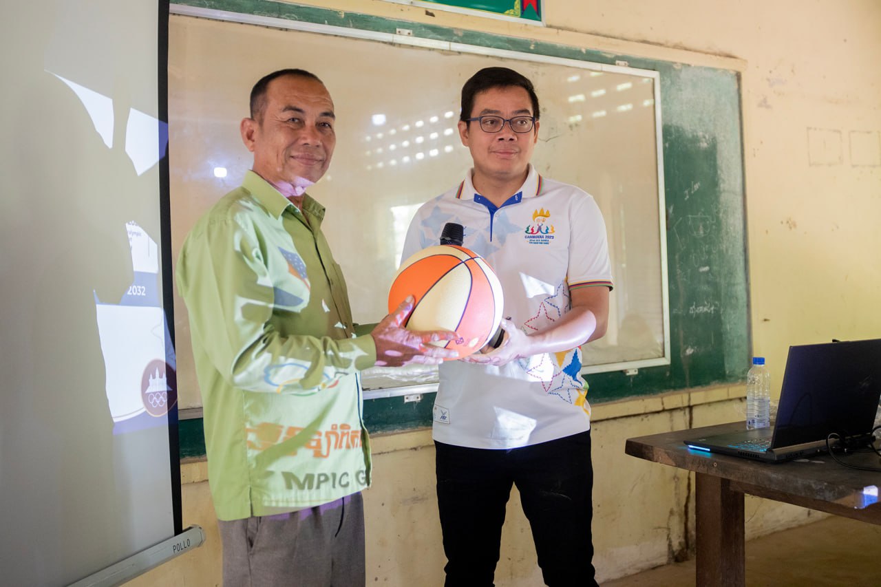 នាយករងវិទ្យាល័យ ព្រះ នរោត្តម រណឫទ្ធិ ចាត់ទុកការអប់រំផ្សព្វផ្សាយគុណតម្លៃអូឡាំពិក ជាការផ្តល់ព័ត៌មានដ៏ល្អដល់សិស្ស