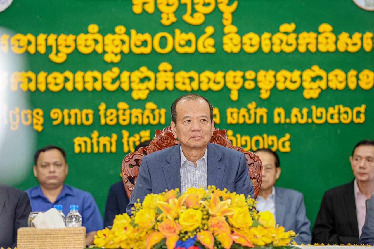 ឯកឧត្តមរដ្ឋមន្រ្តី ជា វ៉ាន់ដេត លើកទឹកចិត្តដល់រដ្ឋបាលខេត្តតាកែវធ្វើការផ្តល់សេវាសារធារណៈតាមប្រព័ន្ធអនឡាញ ខណៈក្រសួងនឹងធ្វើការសហការរៀបចំប្រព័ន្ធនេះ