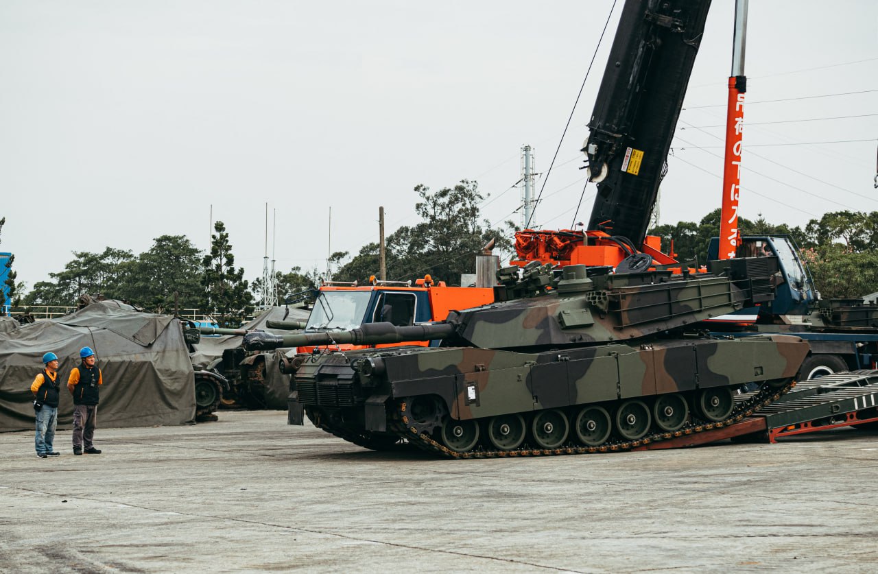 រថក្រោះចម្បាំងអាមេរិក Abrams ចំនួន ៣៨គ្រឿងបញ្ជូនដល់ដៃតៃវ៉ាន់