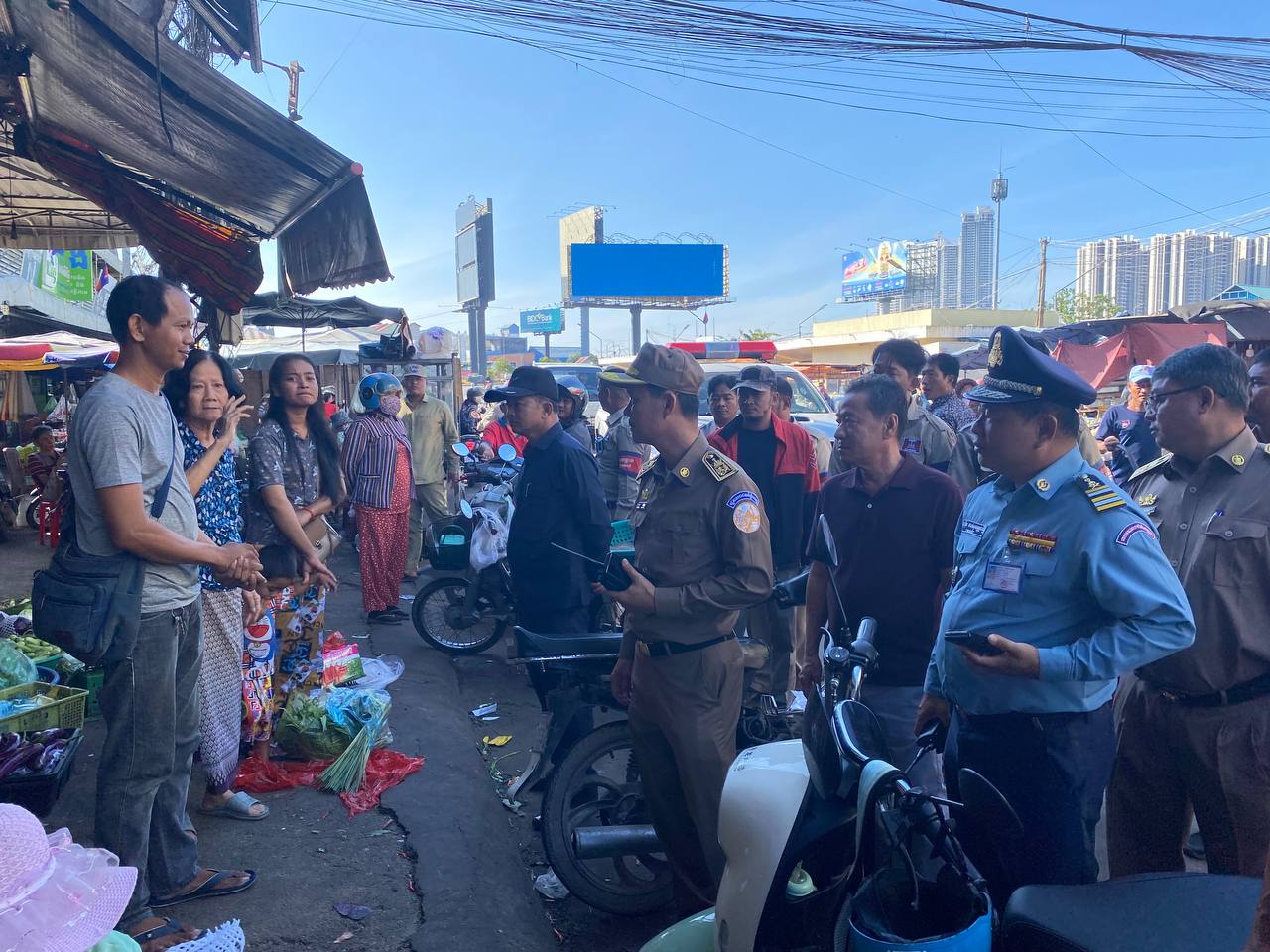 អាជ្ញាធរខណ្ឌច្បារអំពៅ ចាត់វិធានការលើអាជីវករ ដែលមិនស្តាប់ការណែនាំរបស់រដ្ឋបាលខណ្ឌ