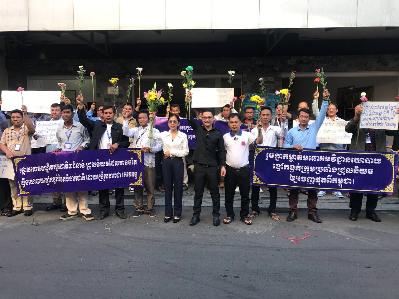 យុវជនសង្គមស៊ីវិល និងសេដ្ឋកិច្ចក្រៅប្រព័ន្ធរៀបចំយុទ្ធនាការ «ផ្ការីក» ដើម្បីគាំទ្រដល់ការអភិវឌ្ឍន៍ក្រោមដំបូលសន្តិភាព និងធ្វើការថ្កោលទោសចំពោះចលនាផ្ការីកបែប «ភេរវកម្ម»
