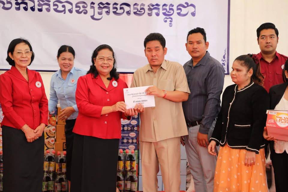 កាកបាទក្រហមកម្ពុជា ឧបត្ថម្ភអំណោយមនុស្សធម៌លើកទី៣ ដល់ជនមានពិការភាព ចំនួន ៩០នាក់ នៃសមាគមវិទ្យុ និងទូរទស្សន៍អនឡាញសំឡេងជនពិការភ្នែក (VOB) FM94.70MHz
