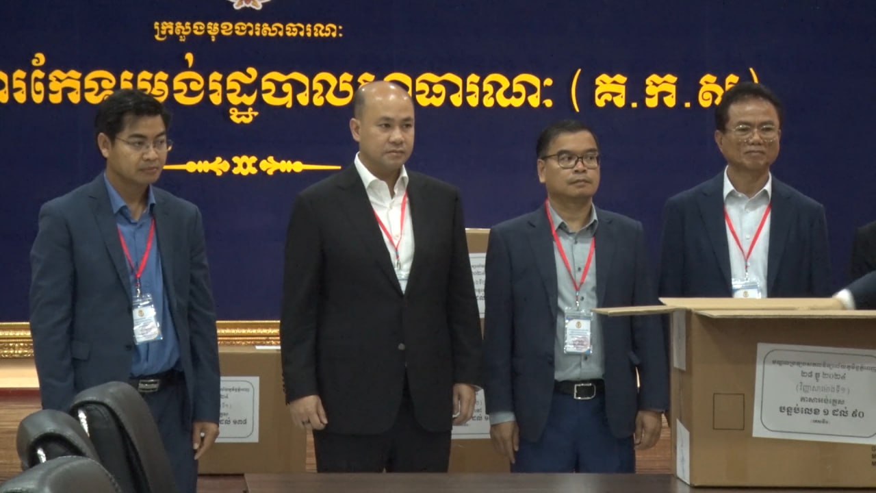 គណៈកម្មការរៀបចំការប្រឡងប្រជែងចាប់ផ្តើមបើកដំណើរការកំណែវិញ្ញាសាសរសេរលើកទី១ ការប្រឡងប្រជែងជ្រើសរើសមន្ត្រីនៃអគ្គនាយកដ្ឋានពន្ធដារ