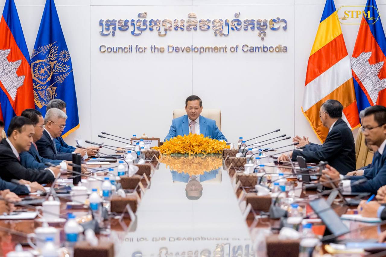ក្រុមប្រឹក្សាអភិវឌ្ឍន៍កម្ពុជា ហៅកាត់ថា ក.អ.ក. ឬ CDC ត្រូវបានបង្កេីតឡេីងឆ្នាំ១៩៩៤ ដែលមានបេសកកម្មក្នុងការទាក់ទាញវិនិយោគមកកម្ពុជា