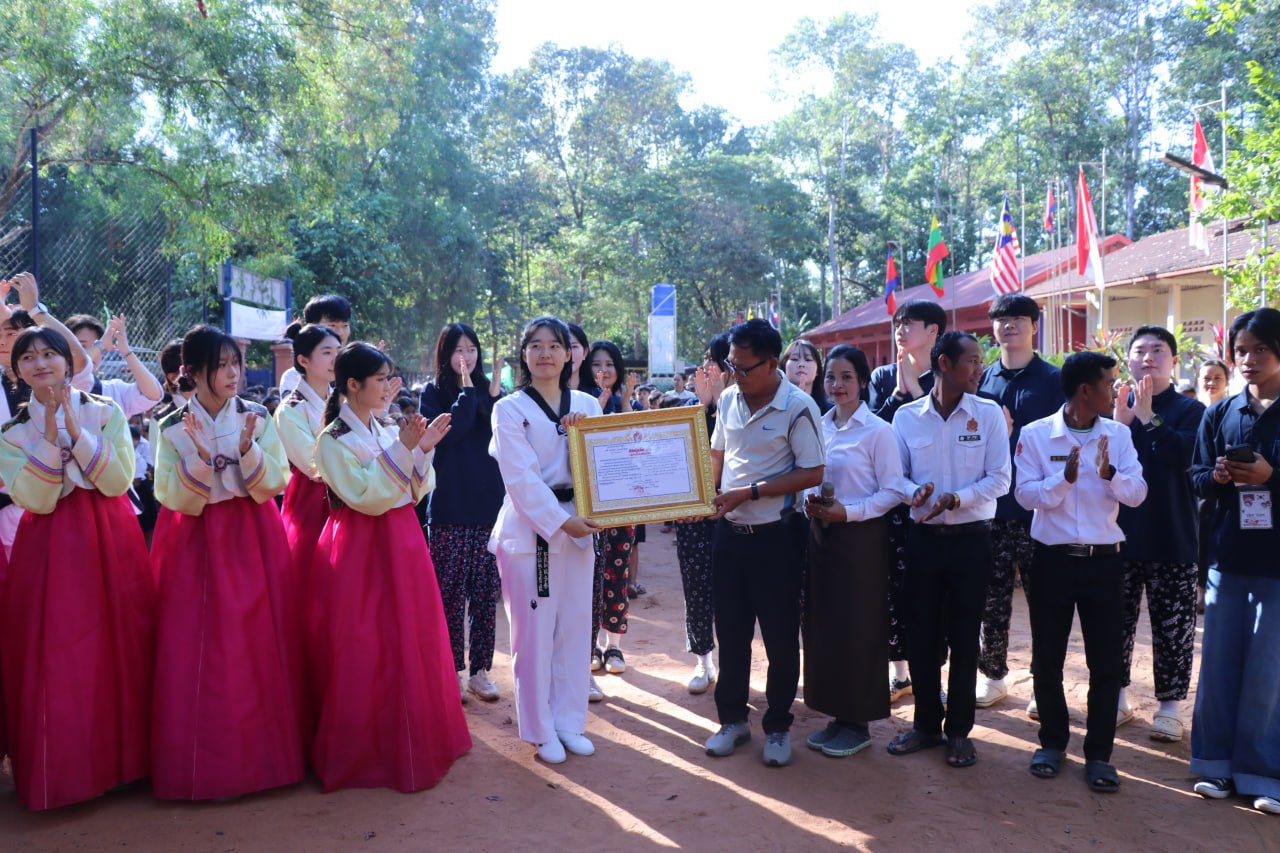 ក្រុមនិស្សិតកូរ៉េ ទស្សនកិច្ចសិក្សានៅខេត្តសៀមរាប ២សប្ដាហ៍ ដើម្បីបង្កើនការយល់ដឹងអំពីសហគមន៍ និងវប្បធម៌