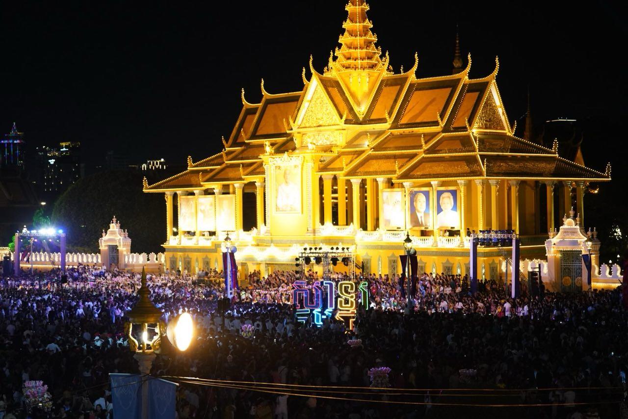 រាជធានីភ្នំពេញ មានកំណើនភ្ញៀវទេសចរណ៍ក្នុងពិធីបុណ្យចូលឆ្នាំសកល២០២៥ កើនជាង ៣០០% បើធៀបពិធីបុណ្យចូលសកល២០២៤