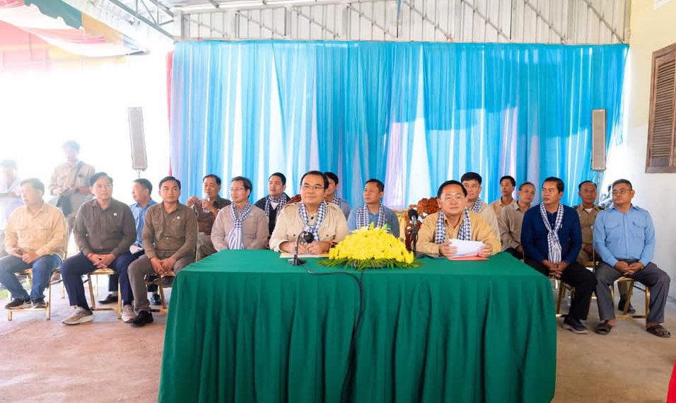 រដ្ឋមន្ត្រីធនធានទឹក ជួបសហគមន៍កសិករប្រើប្រាស់ទឹកប្រព័ន្ធធារាសាស្ត្រ កំពីងពួយ ខណៈការធ្វើស្រែប្រាំងលើសផែនការកំណត់