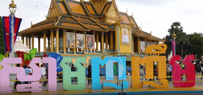 “សាទរកម្ពុជា” គឺជាព្រឹត្តិការណ៍នៃការសាទរដល់សង្គមមួយដែលប្រកបដោយភាពរស់រវើក