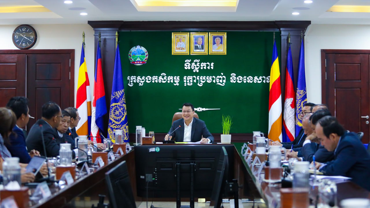 ប្រធានសហព័ន្ធដំឡូងមីកម្ពុជា ចូលជួបសម្តែងការគួរសម និងរាយការណ៍វឌ្ឍនភាពរបស់សហព័ន្ធដំឡូងមី ជូនរដ្ឋមន្ត្រីក្រសួងកសិកម្ម