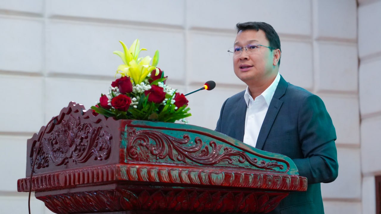 ឯកឧត្តម ឌិត ទីណា ៖ ក្រុមការងារត្រូវពង្រឹងនូវការងារភូមិ ឃុំ មានសុវត្ថិភាព លុបបំបាត់ក្មេងទំនើង បងតូច បងធំ ជាពិសេសត្រូវទទួលនូវសំណើនានាពាក់ព័ន្ធវិស័យកសិកម្ម