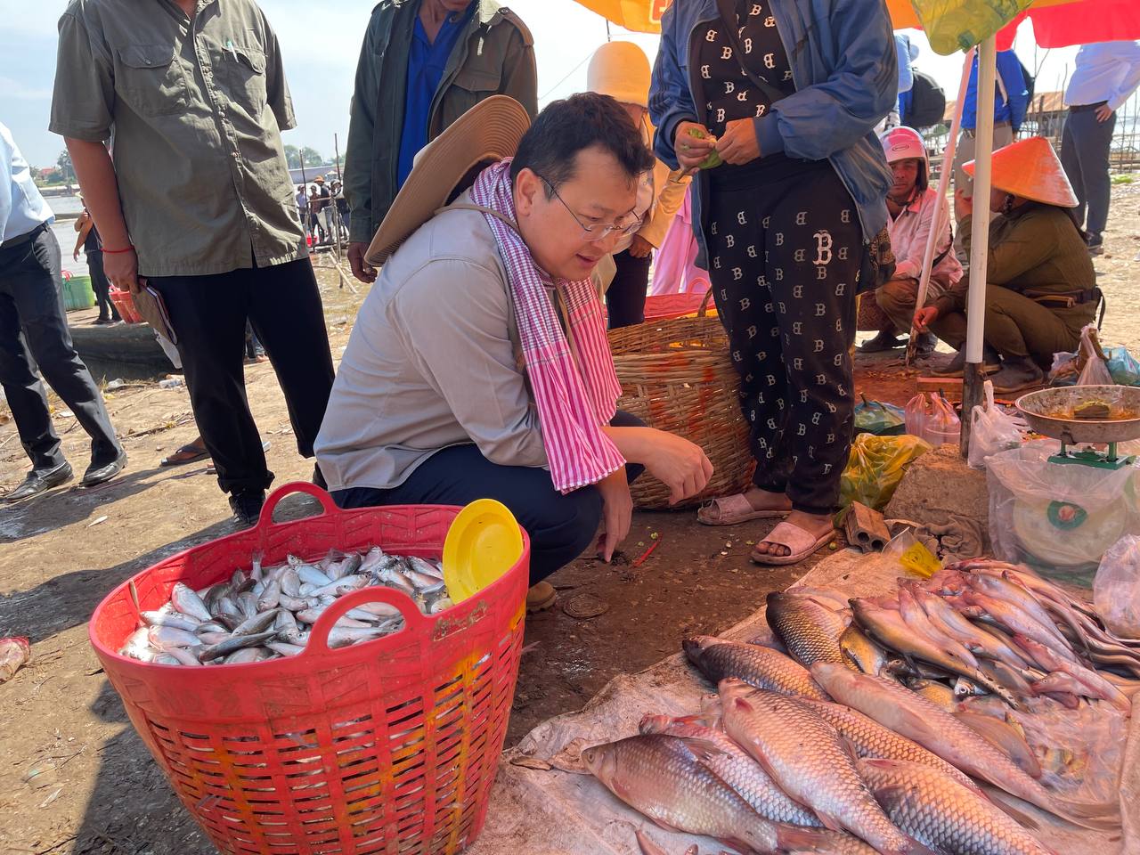 ឯកឧត្តមរដ្ឋមន្រ្តី ឌិត ទីណា ៖ ឆ្នាំនេះត្រីសម្បូរជាងឆ្នាំមុនប្រមាណ ១០ភាគរយ និងត្រីក៏មានតម្លៃទាបជាងមុន ដែលជាឱកាសល្អសម្រាប់ពលរដ្ឋធ្វើប្រហុក
