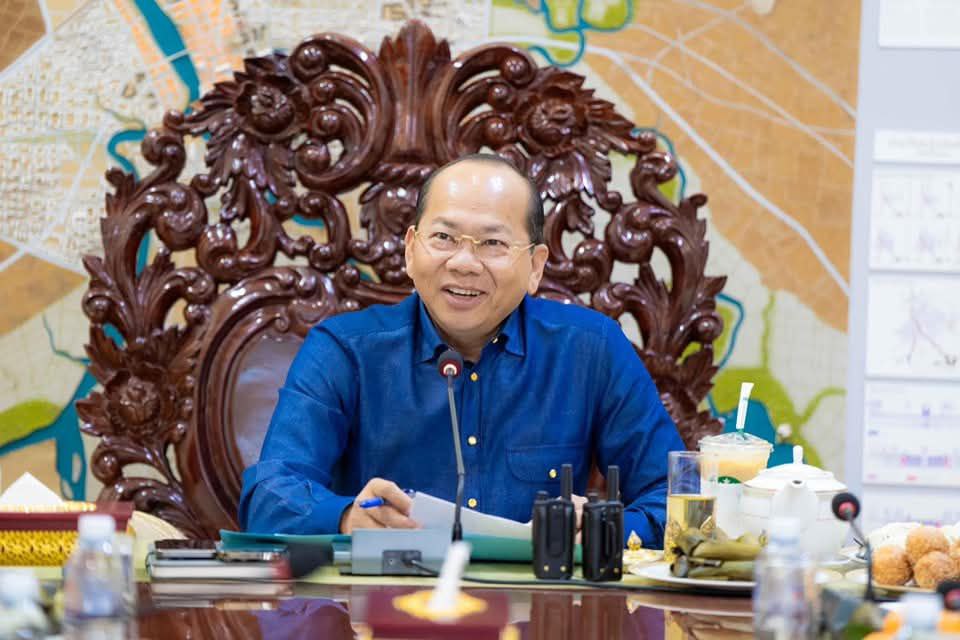 អាជ្ញាធរខេត្តកំពតឱ្យពលរដ្ឋ ៣៥គ្រួសារ ចូលរួមរុះរ៉ើសំណង់ដែលប៉ះពាល់ចំណីព្រែកត្រើយខាងលិច ដើម្បីរៀបចំសោភ័ណភាពក្រុង