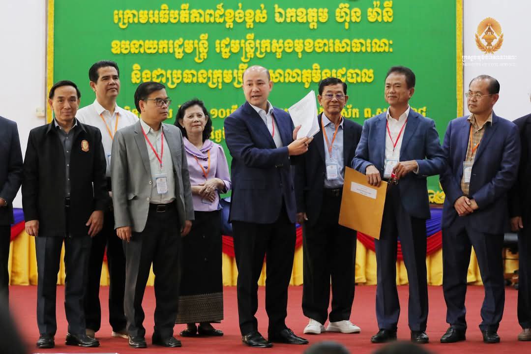 បេក្ខជនជិត ១ពាន់នាក់ បន្តប្រឡង លើវិញ្ញាសារសរសេរលើកទី២ សម្រាប់ក្របខណ្ឌមន្ត្រីពន្ធដារ
