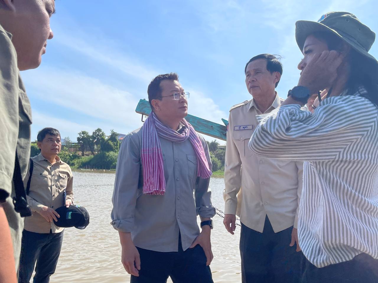 រដ្ឋមន្រ្តីក្រសួងកសិកម្ម ៖ ស្រូវដែលធ្លាក់ថ្លៃជាប្រភេទស្រូវ OM មិនមែនស្រូវចុះថោកគ្រប់ប្រភេទទេ និងអំពាវនាវឱ្យកសិករដាំដុះស្រូវសែនក្រអូបវិញ
