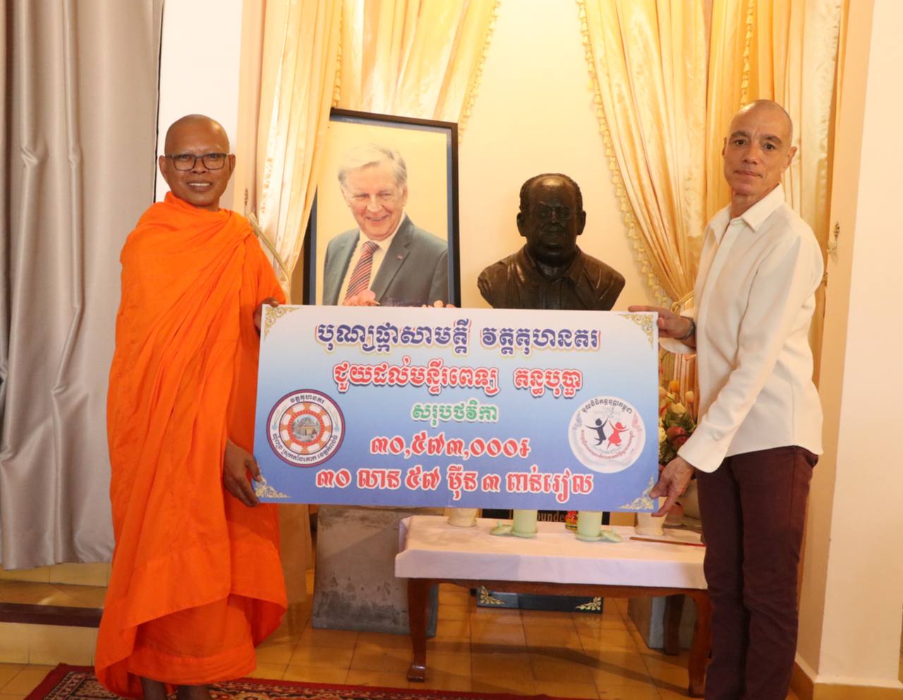 មន្ទីរពេទ្យគន្ធបុប្ផាភ្នំពេញ ទទួលថវិកាសប្បុរសធម៌ ៣០,៥៧៣,០០០ រៀល ពីព្រះចៅអធិការវត្តគុហនគរ