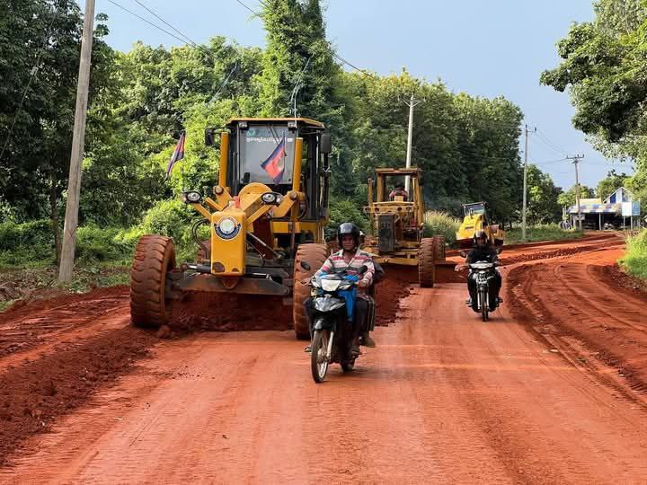 កិច្ចខិតខំប្រឹងប្រែងរបស់ថ្នាក់ដឹកនាំខេត្តរតនគិរី ក្នុងការកសាងហេដ្ឋារចនាសម្ព័ន្ធផ្លូវរួមចំណែកដល់ការអភិវឌ្ឍ សេដ្ឋកិច្ចជាតិ និងប្រជាជន