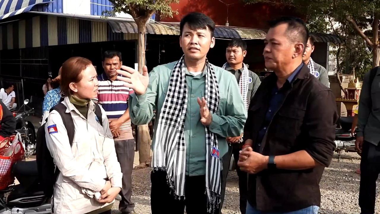 ស្រូវ១ ០០០តោន ត្រូវបានអ្នកឧកញ៉ា ឡេង ណាវ៉ាត្រា និងក្រុមការងារចុះ​ប្រមូលទិញពីប្រជាកសិករ ក្នុងស្រុកមោងឫស្សី