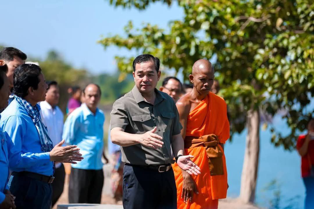 ការដ្ឋានសាងសង់ទប់ស្កាត់ច្រាំងទន្លេ ដែលបានបាក់ស្រុតនៅខាង​ក្រោយវត្តមាន់​ដប់ស្រុកស្រីសន្ធរ បញ្ចប់រួចរាល់
