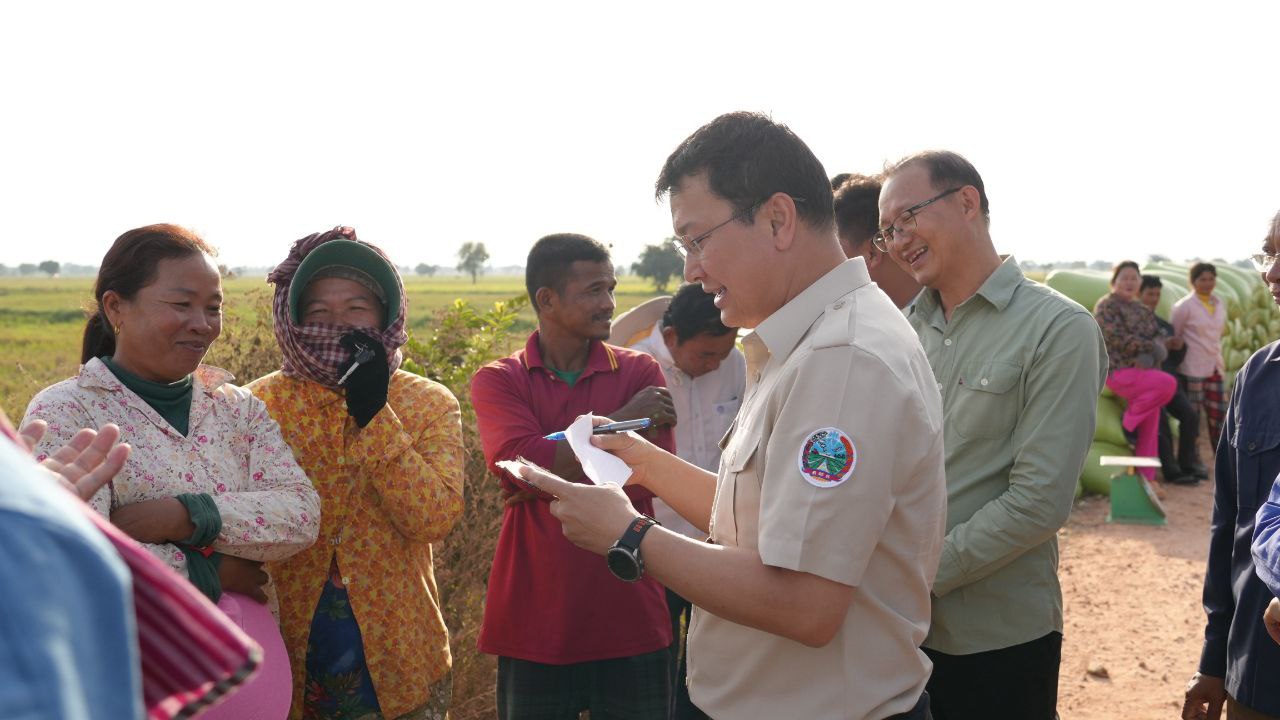 រដ្ឋមន្ត្រីក្រសួងកសិកម្ម លើកទឹកចិត្តដល់ប្រជាកសិករ ក្នុងការកាត់បន្ថយ​ការ​ដាំ ពូជស្រូវនាំចូលពីបរទេស ជំនួសដោយការដាំពូជស្រូវក្នុងស្រុក