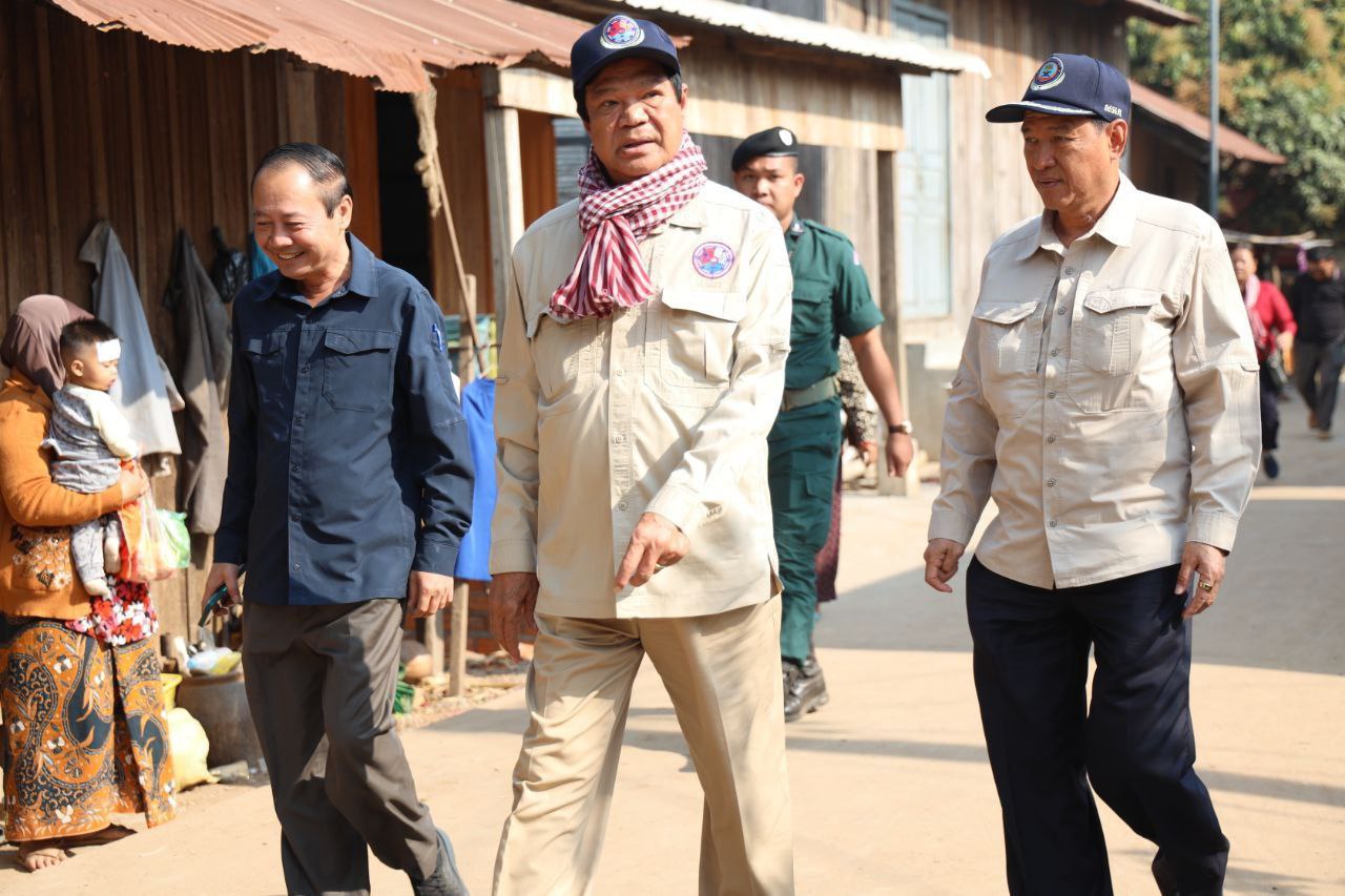 ស្រូវប្រាំងជា​ង ១០០ហិ នៅក្នុងខេត្តក្រចេះ ដែលប្រឈមនឹងការ​ក្រៀម​ស្វិត ត្រូវបានជួយ​សង្គ្រោះ