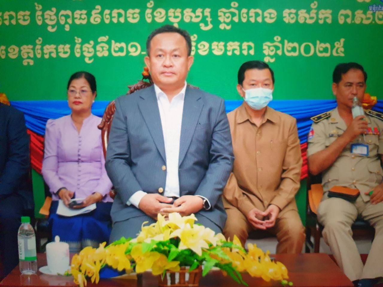 អភិបាលខេត្តកែប រំលឹកមន្រ្តីមន្ទីរអប់រំ និងអ្នកពាក់ព័ន្ធបន្តពិនិត្យគុណភាពចំណីអាហារគ្រប់សាលារៀន