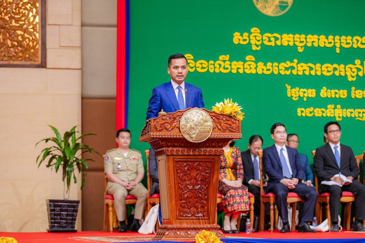ឯកឧត្តម អភិសន្តិបណ្ឌិត ស សុខា ណែនាំ ឱ្យអាជ្ញាធររាជធានី​ភ្នំពេញ ផ្តោតយកចិត្ត ទុកដាក់ ទប់ស្កាត់បញ្ហាគ្រោះថ្នាក់ចរាចរណ៍ ដែលបង្កឱ្យមានការបាត់បង់នូវអាយុជីវិតប្រជាពលរដ្ឋ