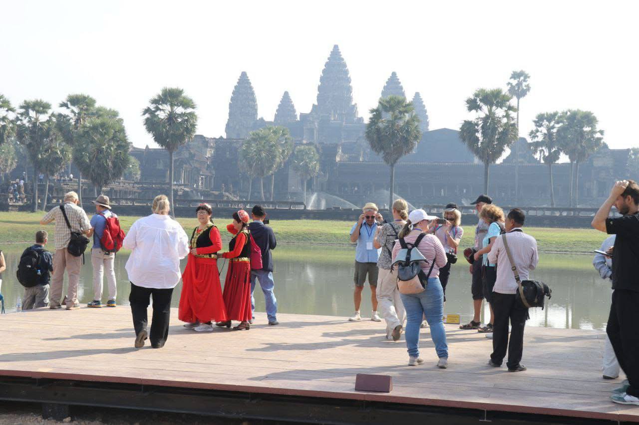 កម្រាលរានទស្សនាថ្មី អាចឱ្យអ្នកទេសចរ ឈរថតរូបអនុស្សាវរីយ៍ ជាប់ស្រមោលប្រាសាទអង្គរ