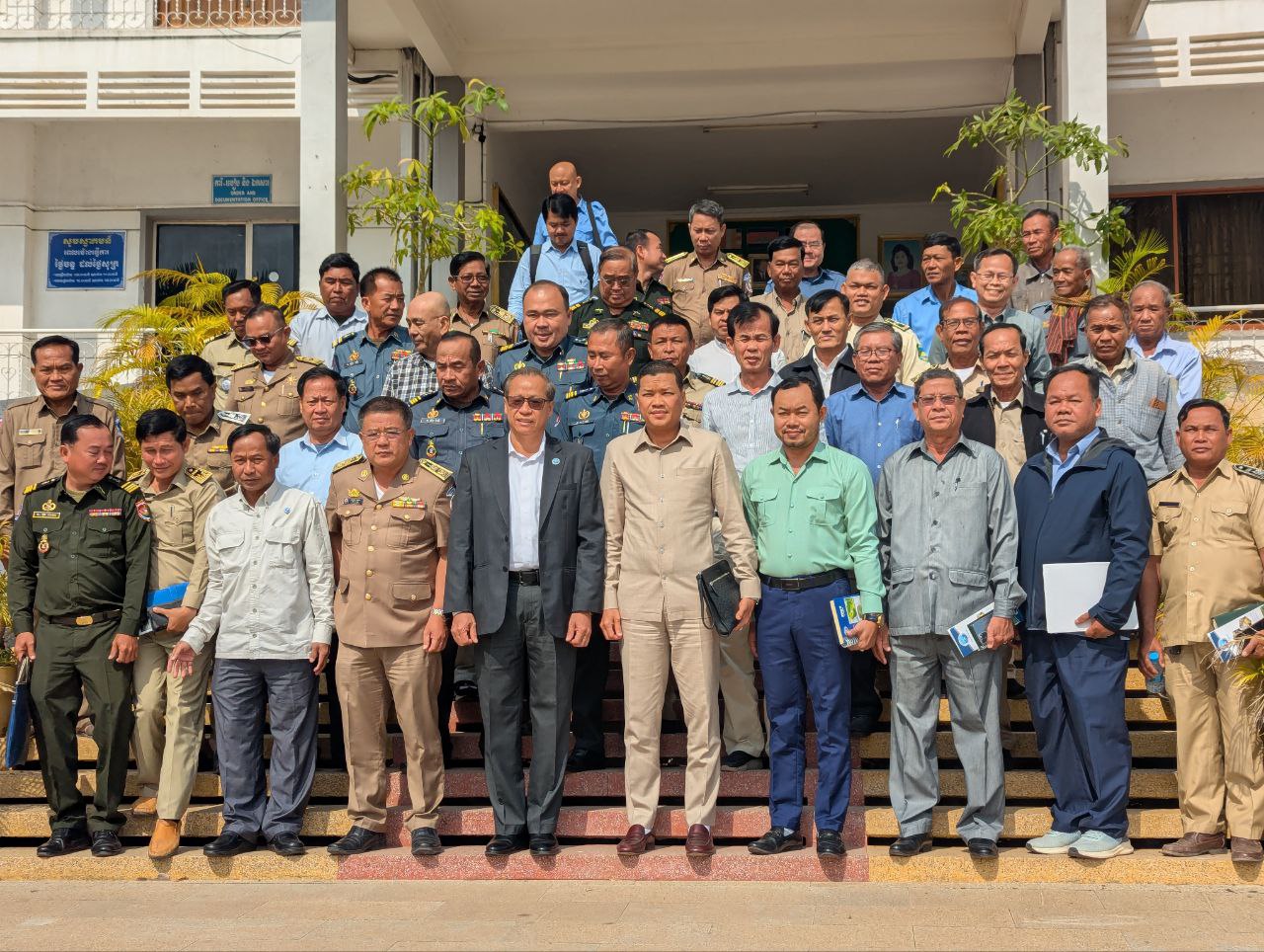 អាជ្ញាធរ កងកម្លាំង រួមគ្នាការពារ ទប់ស្កាត់ និងគ្រប់គ្រង តំបន់ បឹងទន្លេសាប ជានិច្ចនិរន្ត៍