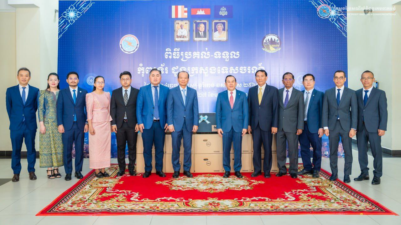 ក្រសួងប្រៃសណីយ៍ និងទូរគមនាគមន៍ប្រគល់ កុំព្យូទ័រដល់ ក្រសួងទេសចរណ៍ សម្រាប់បម្រើដល់ការងារបរិវត្តកម្មឌីជីថល និងការធ្វើទំនើបកម្មស្ថាប័ន