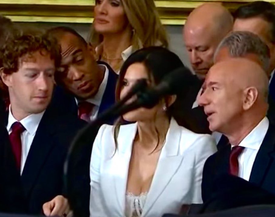 ផ្ទុះការវែកញែក! Zuckerberg សម្លឹងដើមទ្រូងគូដណ្តឹងលោកBezos