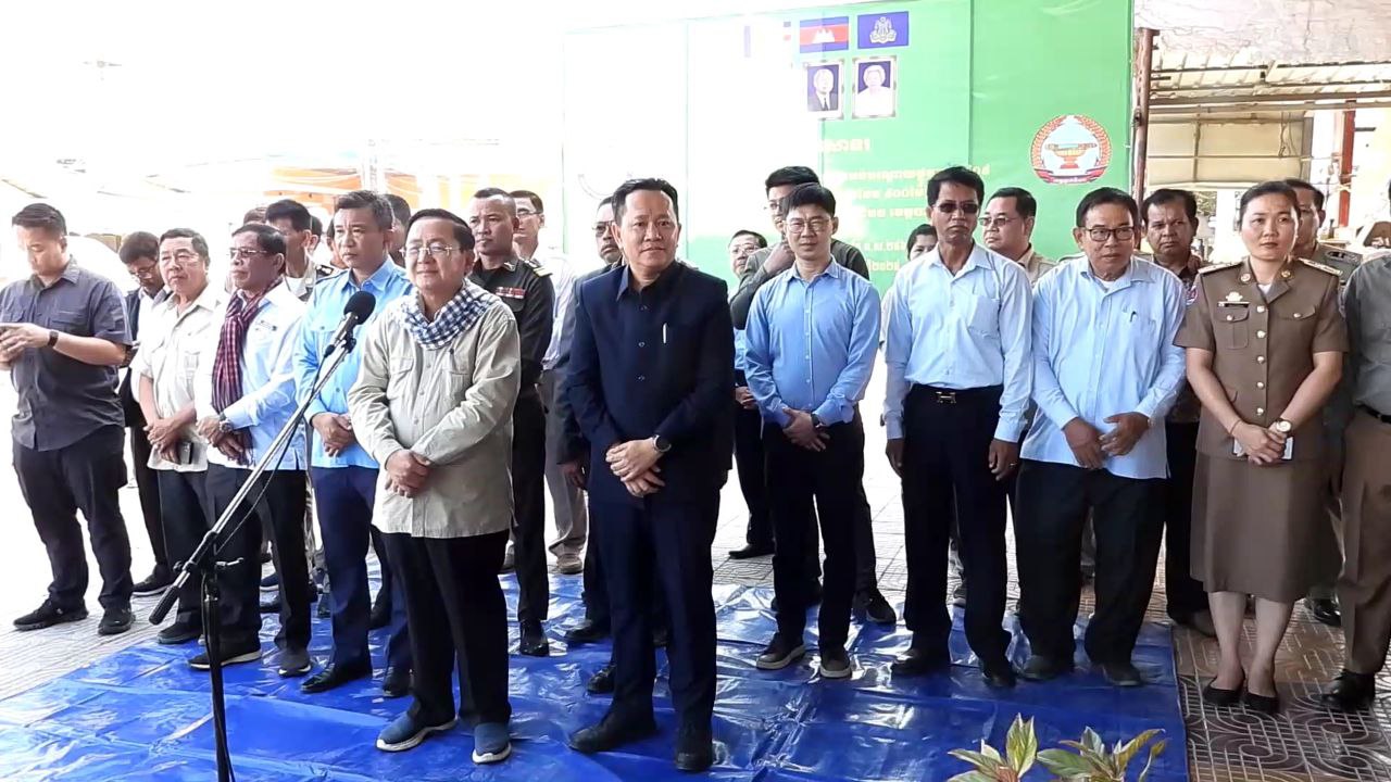 អភិបាលខេត្តបាត់ដំបងអញ្ជើញបើកការដ្ឋានស្ថាបនាលូប្រអប់ប្រវែងជិតមួយគីឡូម៉ែត្រនៅផ្លូវក្រុង៤០៩