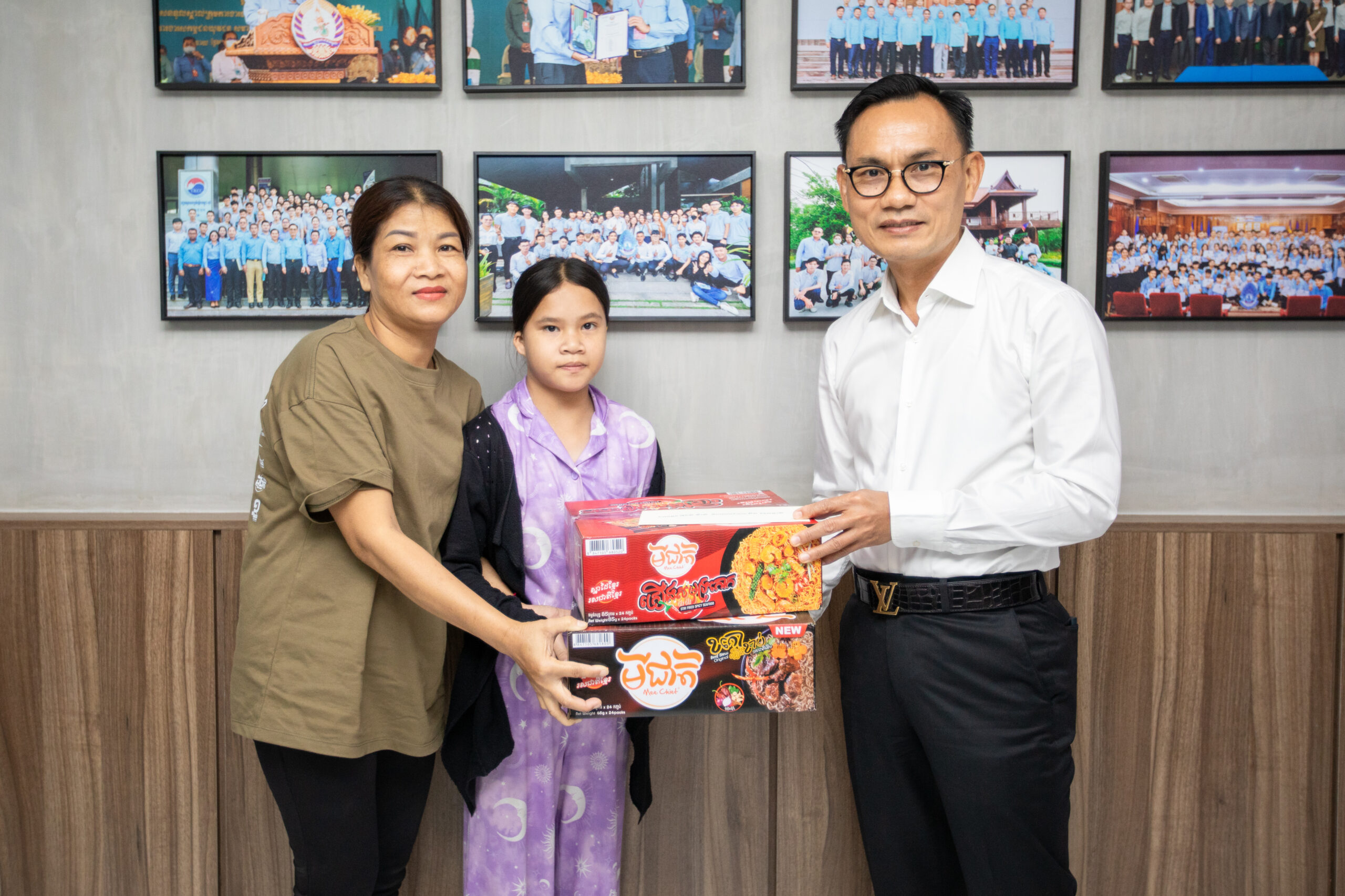 ឯកឧត្តម ឡាវ វ៉ាន់ ៖ ប្រកៀកស្មាគ្នារវាងក្រុមគ្រូពេទ្យកម្ពុជានិងចិន សង្គ្រោះជីវិតកុមារកម្ពុជាដែលមានជំងឺបេះដូងពីកំណើត