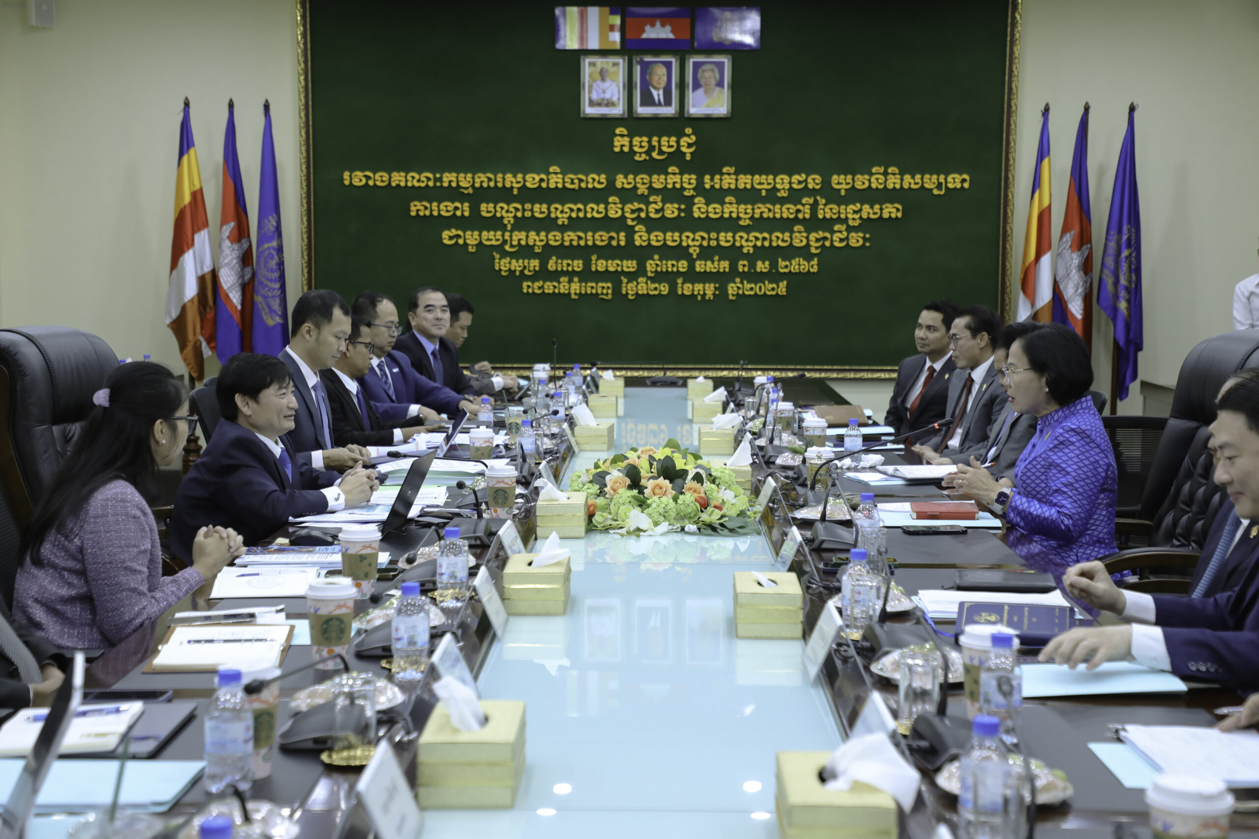 កិច្ចប្រជុំពិភាក្សារវាងគណៈកម្មការទី៨ នៃរដ្ឋសភា ជាមួយ​ក្រសួង​ការងារ និងបណ្តុះ បណ្តាលវិជ្ជាជីវៈ