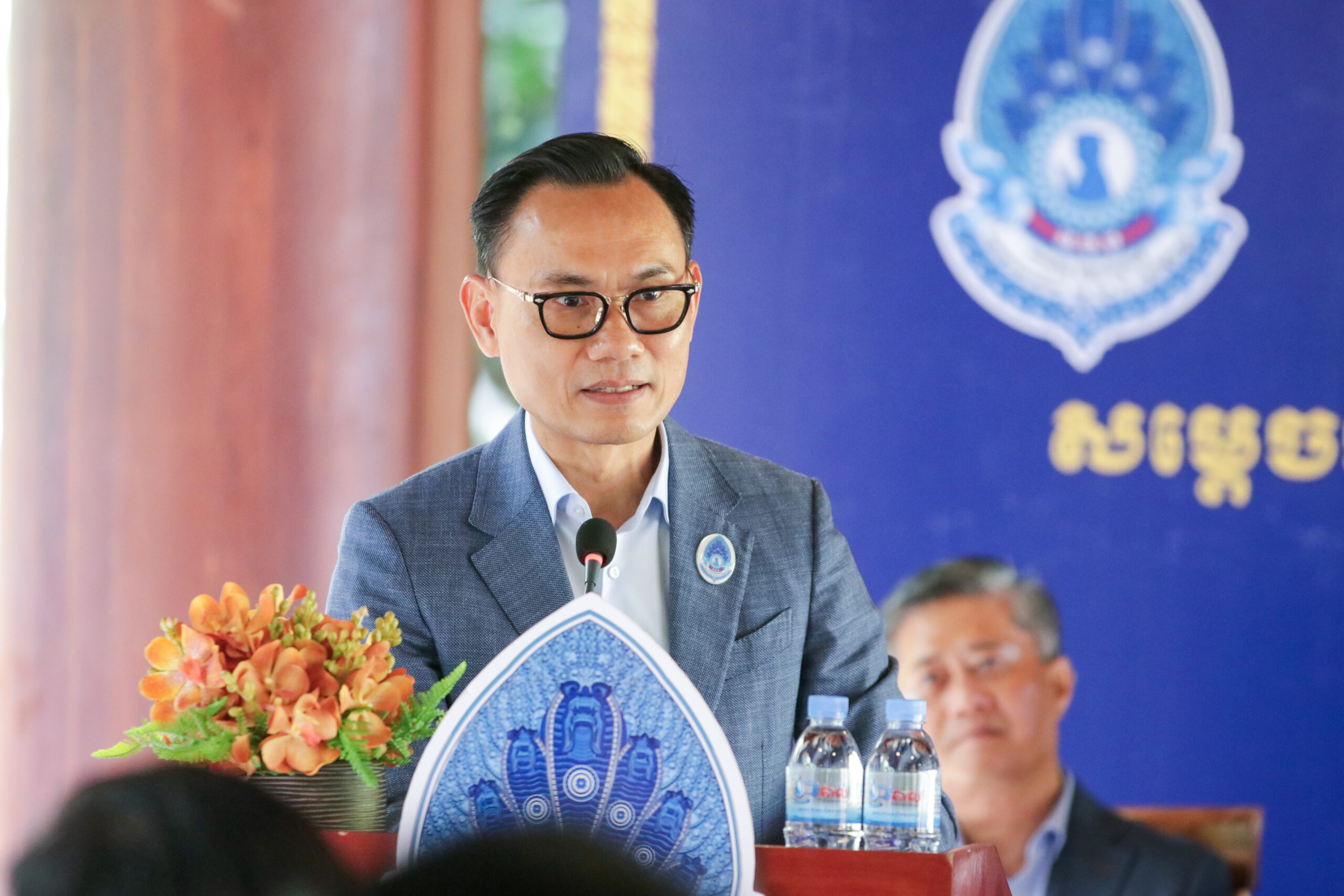 ក្រុមការងារអាហារូបករណ៍ អ.ម.ត សំណេះសំណាលពិសាអាហារសាមគ្គីជាមួយនិស្សិតសិក្សានៅចិន