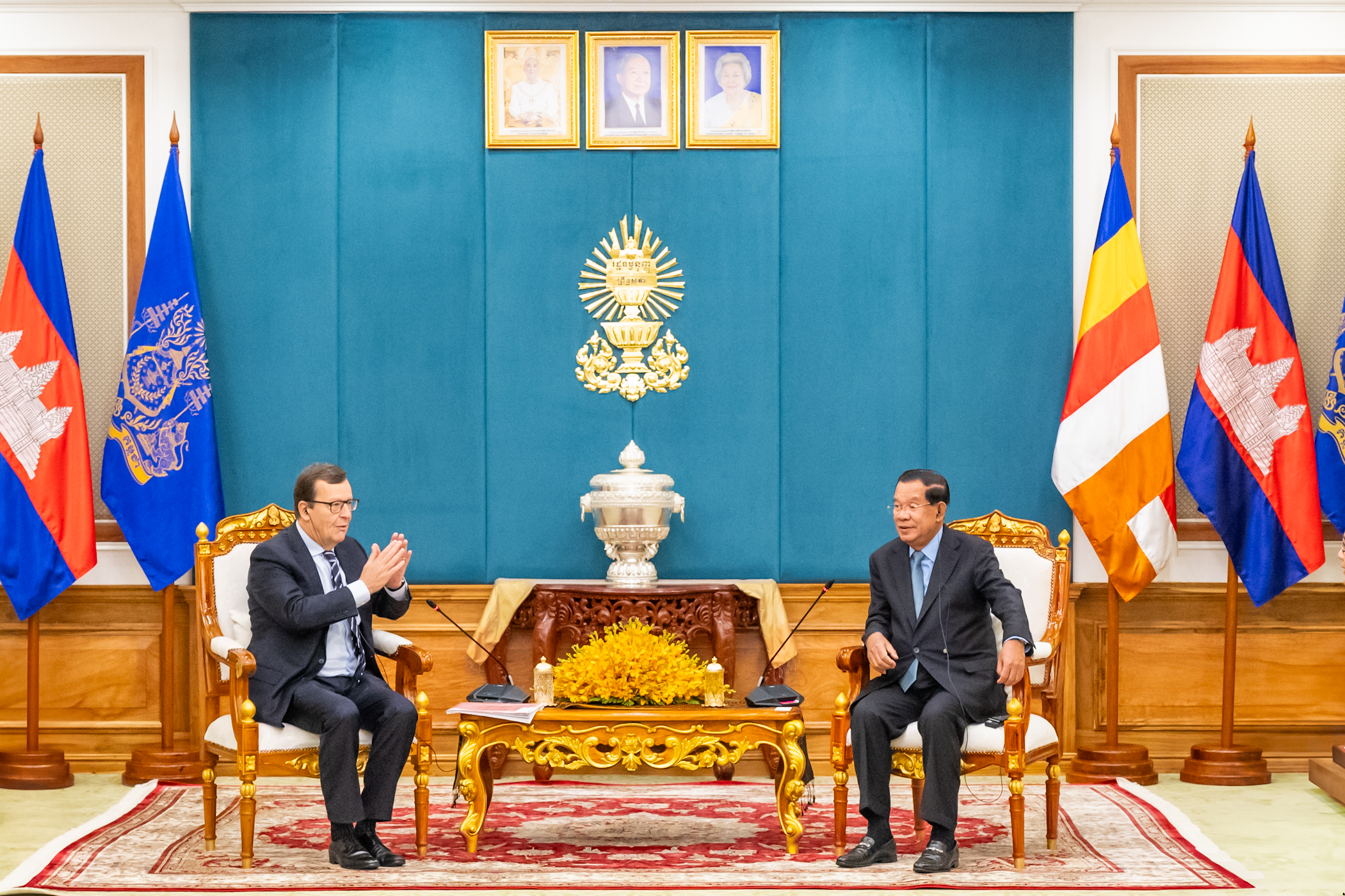 សម្ដេចតេជោ ហ៊ុន សែន ផ្ដល់អនុសាសន៍ដល់ក្រុមហ៊ុន JTI សកលលោក ពិនិត្យលទ្ធភាព និងទាក់ទាញការវិនិយោគបន្ថែមទៀត