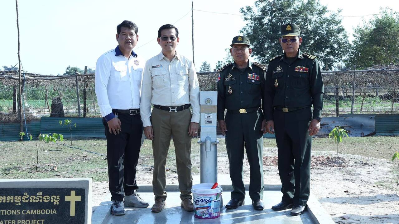 ឯកឧត្តមបណ្ឌិត ខាន់ ខុន អនុរដ្ឋលេខាធិការក្រសួងធម្មការ ប្រគល់អណ្ដូងទឹកស្អាតជូនអង្គភាពកងវរសេនាតូចលេខ ៤៤៨