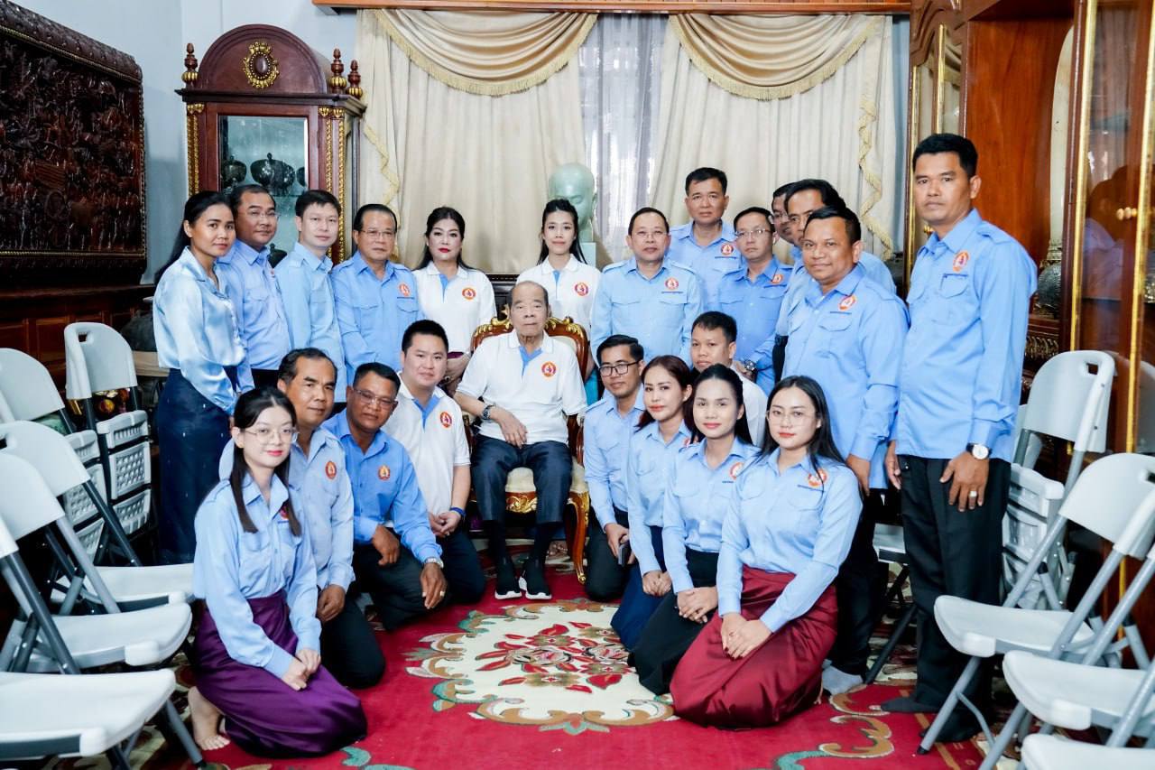 ឯកឧត្តម ចាយ បូរិន អញ្ជើញសួរសុខទុក្ខ និងនាំយកវត្ថុអនុស្សាវរីយ៍របស់សម្តេចមហាបវរធិបតី ហ៊ុន ម៉ាណែត ជូន ឯកឧត្តម ញឹម វណ្ណដា ដល់គេហដ្ឋាន
