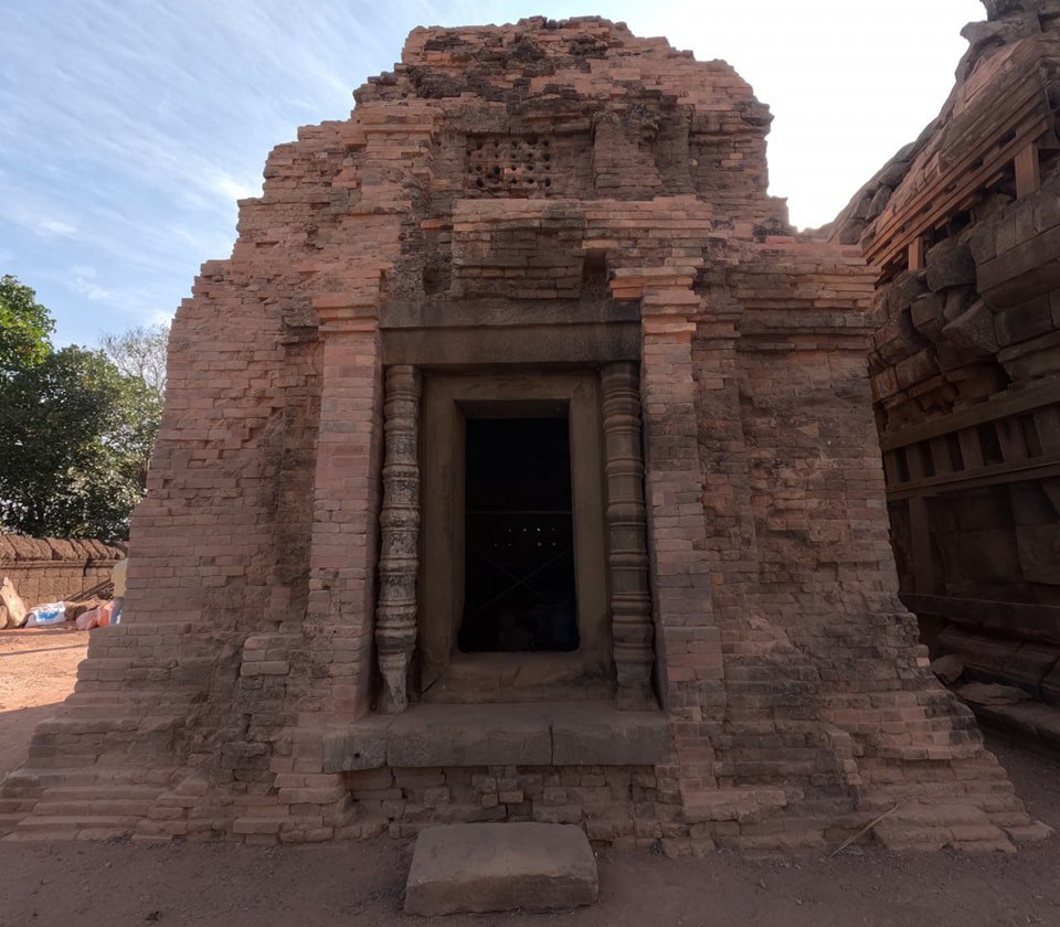 ប្រាសាទឥដ្ឋជ្រុងខាងជើងប្រាសាទភ្នំក្រោម ខេត្តសៀមរាបជួសជុលរួចរាល់