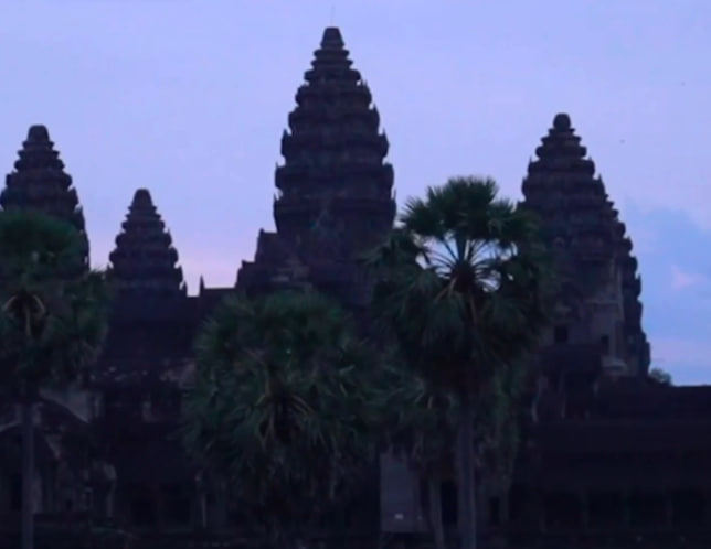ភ្ញៀវទេសចរ មកទស្សនាថ្ងៃរះ នៅប្រាសាទអង្គរវត្ត ខេត្តសៀមរាប