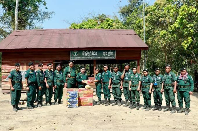 ស្នងការនគរបាលខេត្តឧត្តរមានជ័យអញ្ជើញសួរសុខទុក្ខកងកម្លាំងដែលកំពុងឈរជើងនៅតាមខ្សែបន្ទាត់ព្រំដែនកម្ពុជា-ថៃ