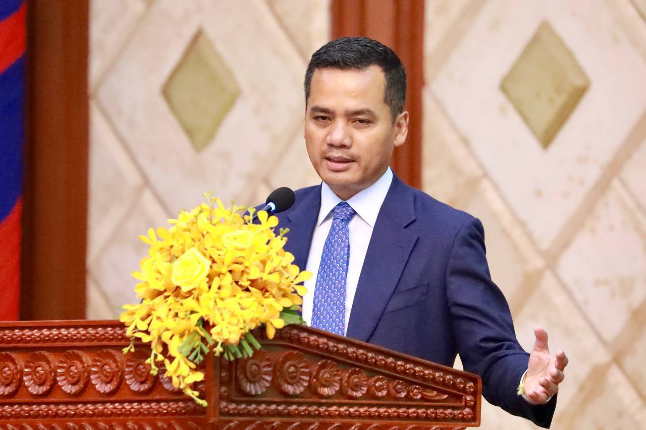 ឯកឧត្តមអភិសន្តិបណ្ឌិត ស សុខា ថ្កោលទោសសម្ដីទុរជន និងគាំទ្រពេញទំហឹងចំពោះចំណាត់ការ«កម្ទេចក្រុមភេវរករ» ដែលប៉ុនប៉ងធ្វើឃាត«សម្ដេចតេជោ»!
