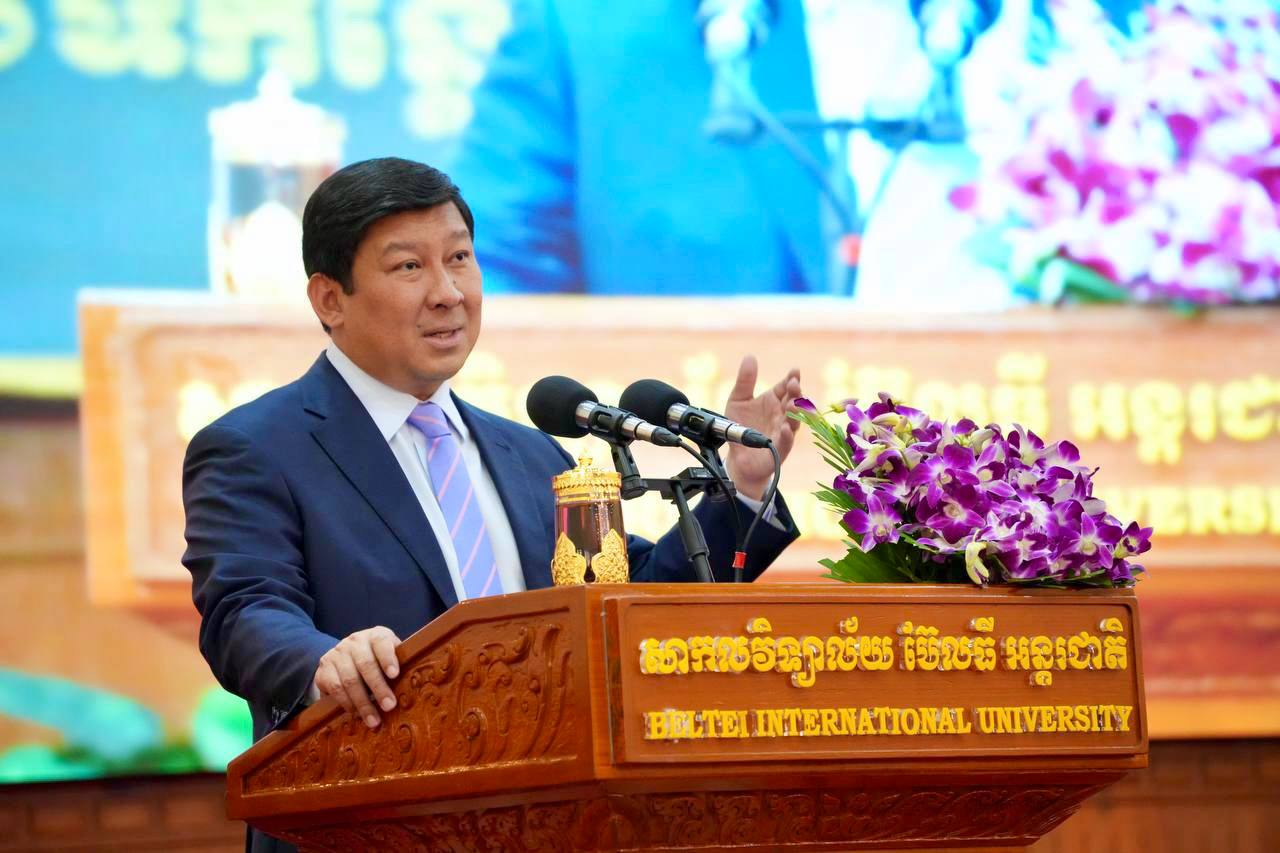 ឯកឧត្តមឧបនាយករដ្ឋមន្ត្រី សាយ សំអាល់ បំផុសគំនិតដល់គណៈគ្រប់គ្រង សិស្ស និស្សិតនៃប៊ែលធីគ្រុប ឱ្យសម្រេចចិត្តបានច្បាស់លាស់ត្រឹមត្រូវក្នុងដំណើររបស់ខ្លួន ពីព្រោះដំណើររបស់ប៊ែលធីគ្រុបក៏ជាដំណើររបស់ប្រទេសជាតិ