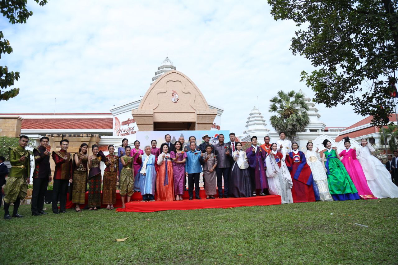 កម្ពុជានិងកូរ៉េ ប្រារព្ធពិព័រណ៍សិល្បៈរួមគ្នានៅសារៈមន្ទីរអង្គរ ខេត្ដសៀមរាប