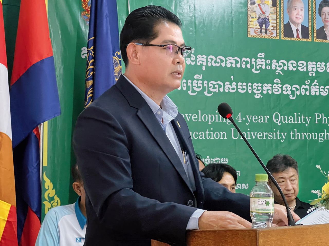 បច្ចេកវិទ្យាព័ត៌មាន និងទូរគមនាគមន៍ ក្នុងវិស័យអប់រំ ពិតជា មាន សារៈប្រយោជន៍ខ្លាំងចំពោះគ្រូឧទ្ទេស ក្នុងការចង់ក្រង និងស្រាវជ្រាវឯកសារសម្រាប់ការបង្រៀន