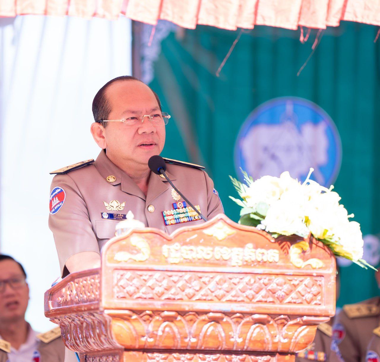 អាជ្ញាធរខេត្តកំពតបន្តចែកបណ្ណកម្មសិទ្ធជាងមួយពាន់បណ្ណ ជូនពលរដ្ឋ​ស្រុកទឹកឈូ