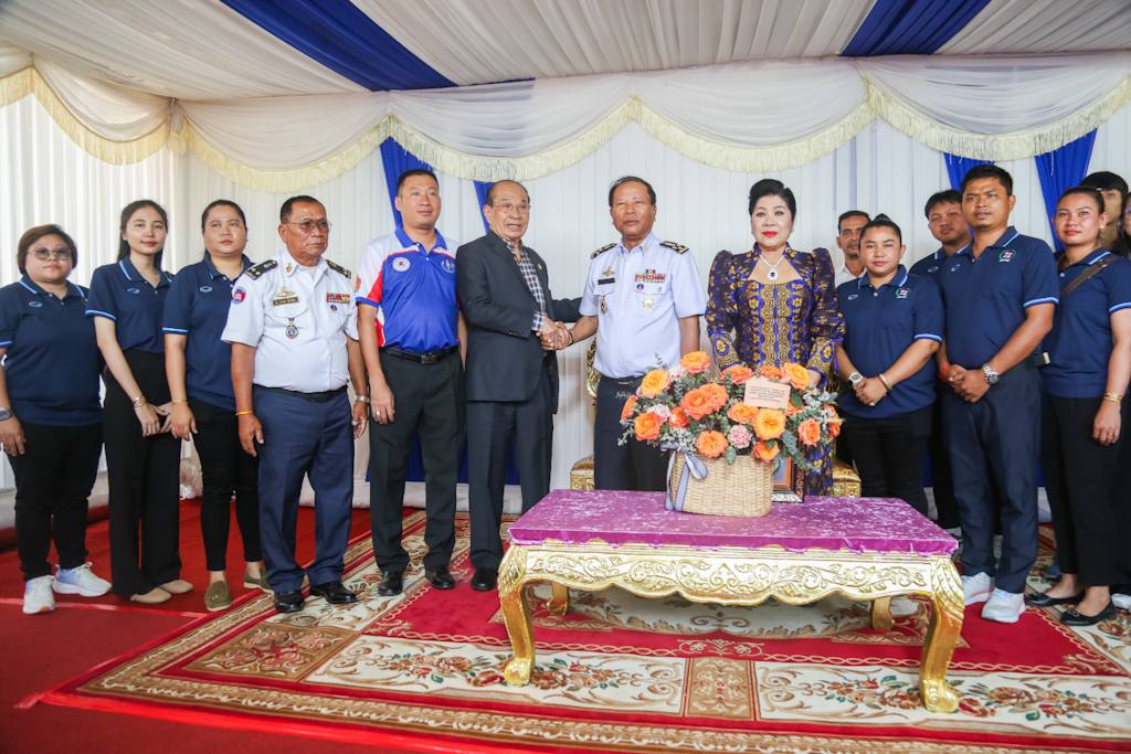 អគ្គលេខាធិសហព័ន្ធកីឡាទូកកានូនិងរ៉ូអ៊ីងកម្ពុជា ដឹកនាំប្រតិភូសហព័ន្ធចូលជួបជូនពរ ឯកឧត្តម ទៀ សុខា និង ឯកឧត្តម ទៀ វិញ ក្នុងឱកាសកាន់មុខតំណែងថ្មី