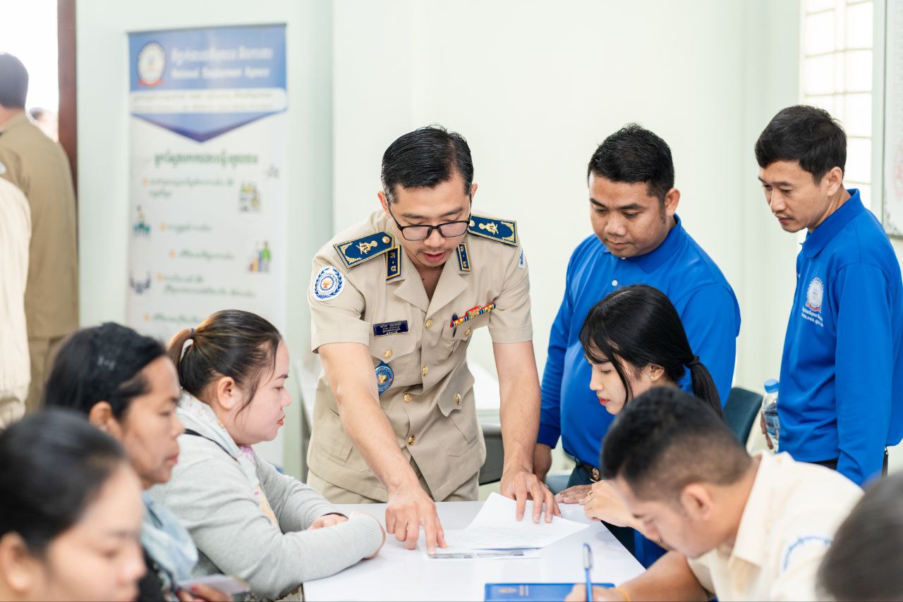 កម្មករ និយោជិត នៃក្រុមហ៊ុន HCC Group សាខាខេត្តសៀមរាប អរគុណក្រសួងការងារដែលសម្របសម្រួលបើកប្រាក់ឈ្នួល និងប្រាក់បំណាច់ បញ្ចប់វិវាទការងារ