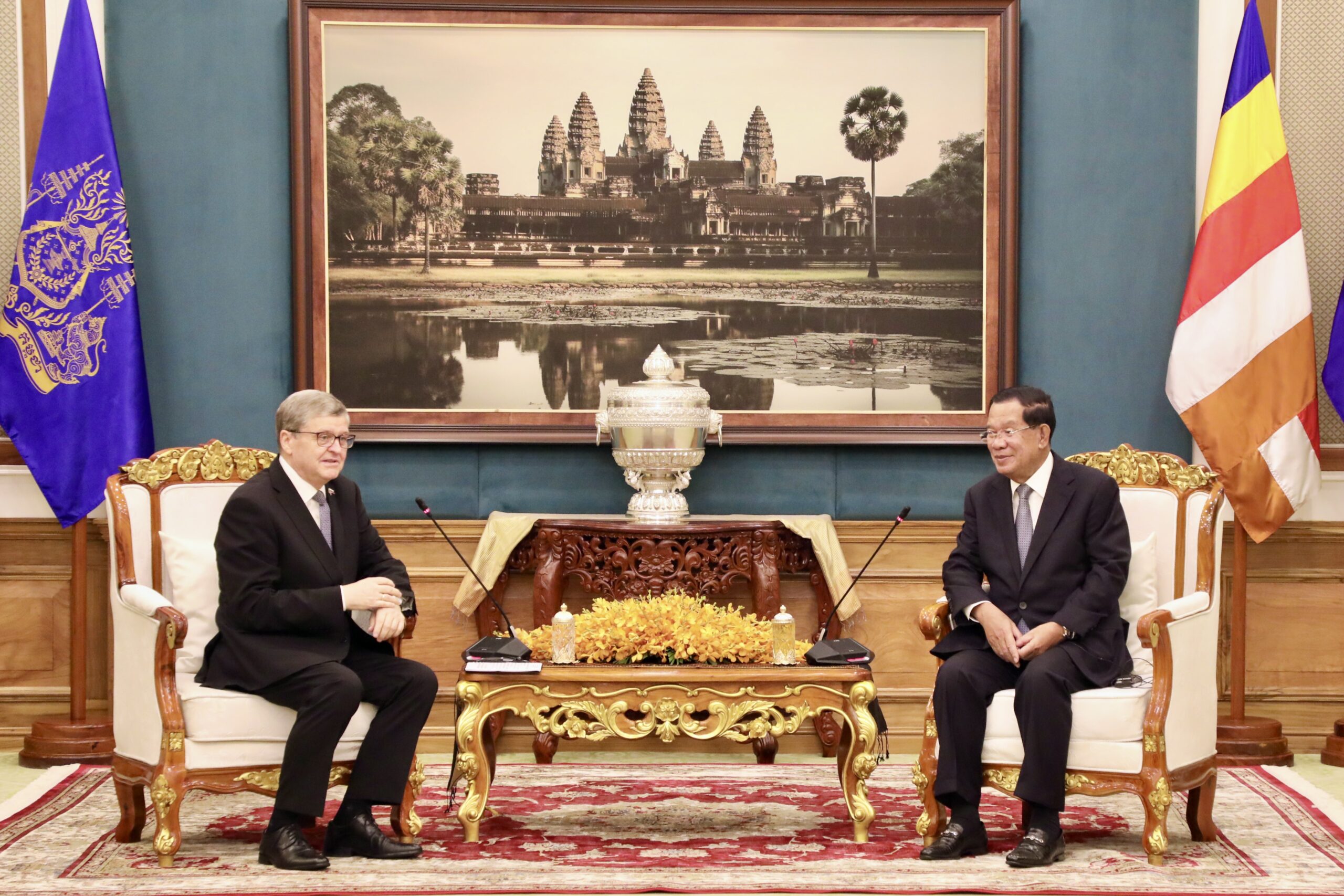 ក្នុងជំនួបជាមួយទូតរុស្ស៊ី សម្ដេចតេជោ ហ៊ុន សែន សង្ឃឹមថា ការចរចារវាងភាគីពាក់ព័ន្ធ នឹងឈានទៅដល់ដំណោះស្រាយ​រហូតដល់បញ្ចប់សង្គ្រាមបានឆាប់ៗ
